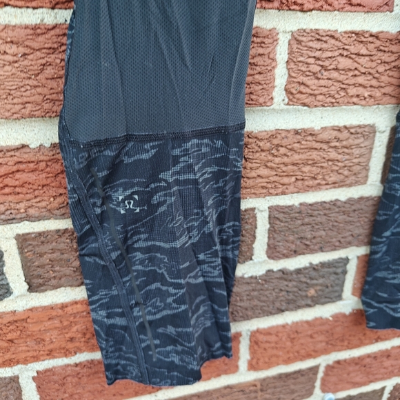 Lululemon Surge Light 3/4 Tight *Side Pockets 23" Size Large Running - Picture 4 of 10